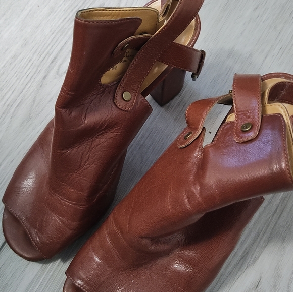 Nine West Strappy Heels - Picture 3 of 6